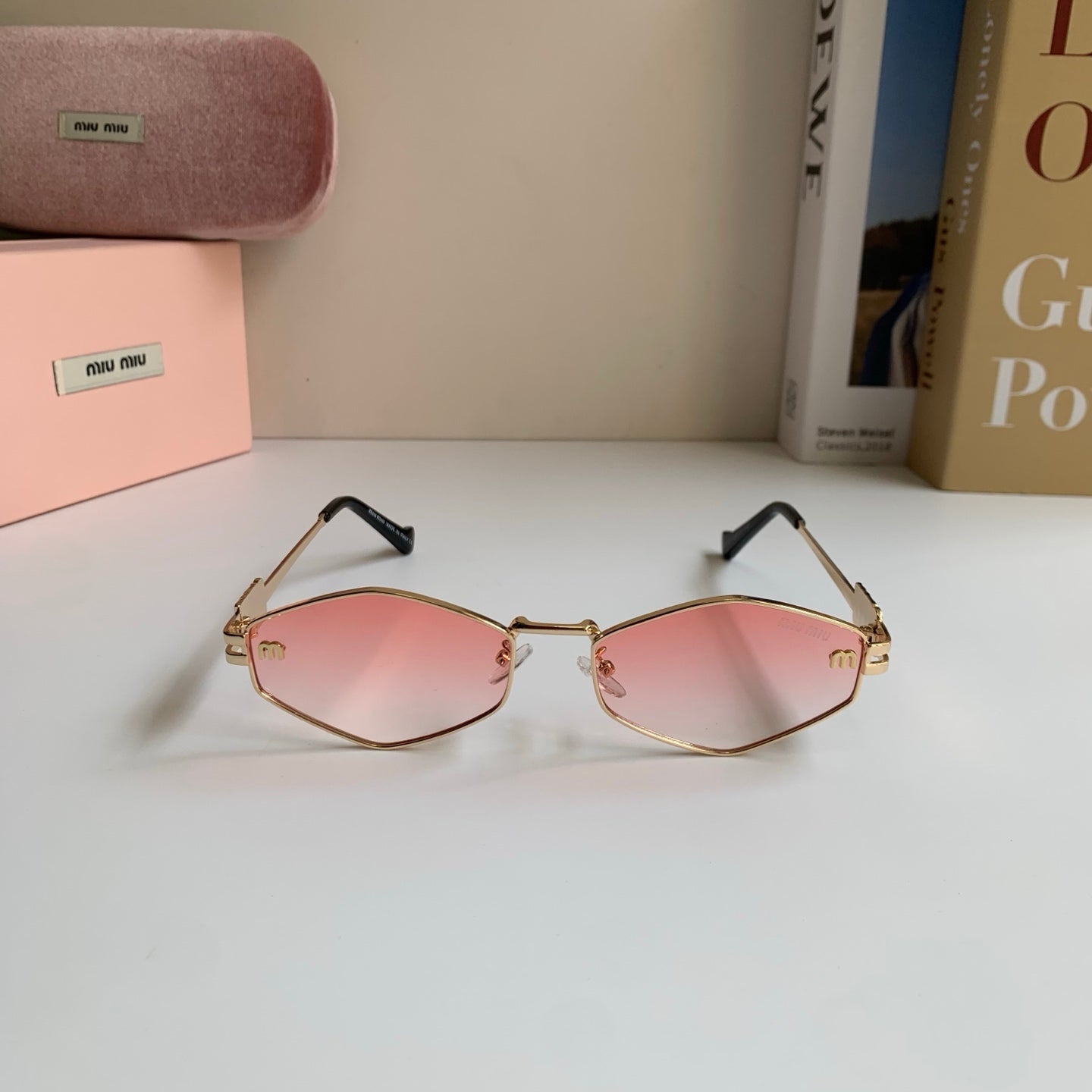 新作ミュウミュウサングラス