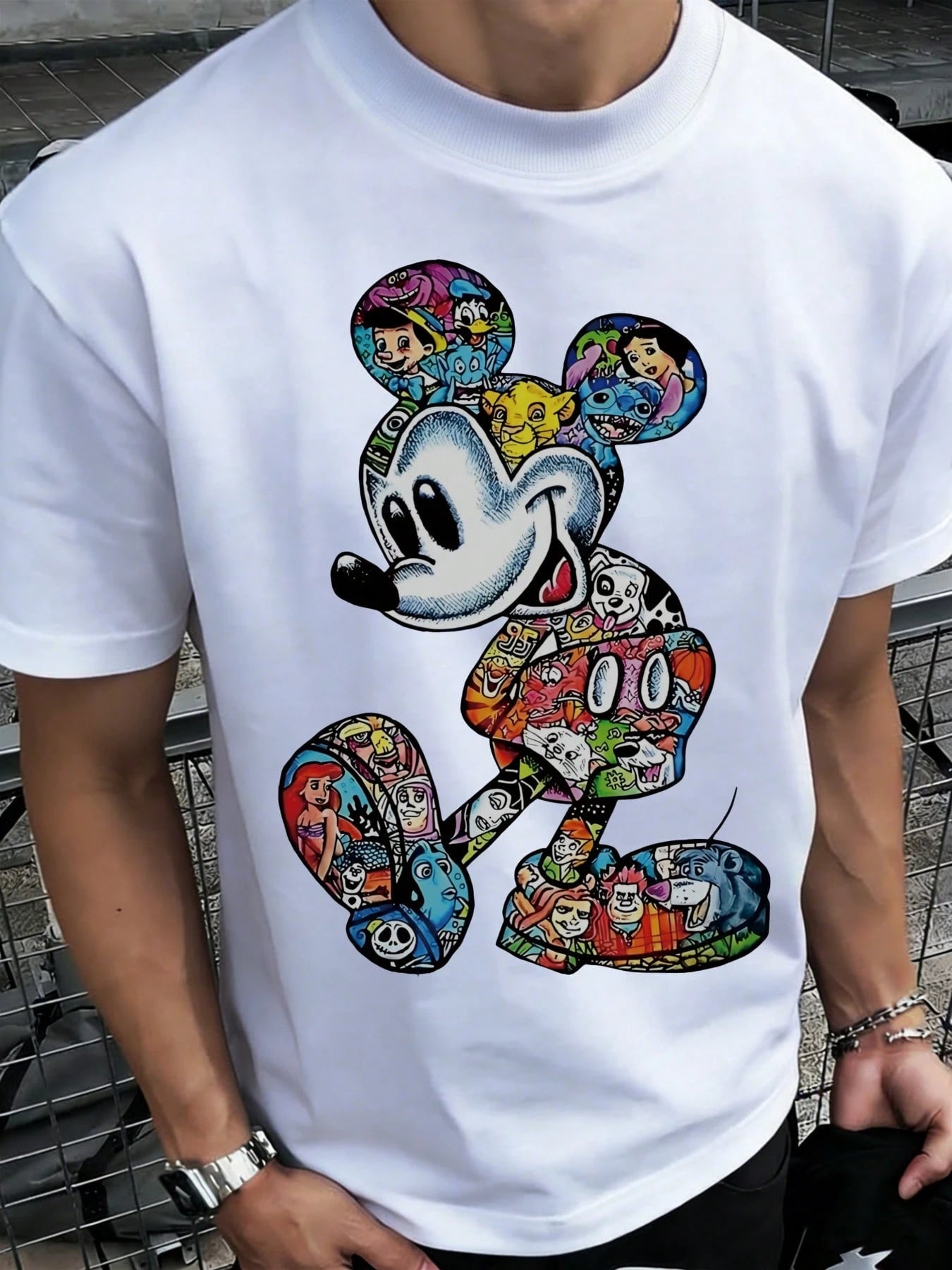 Stylish crew-neck men's casual T-shirt, perfect for everyday wear and vacations.