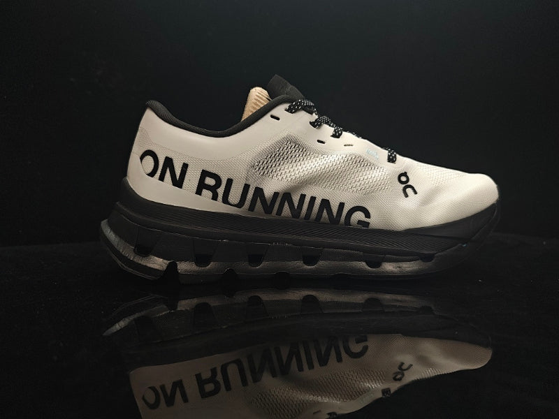 ON Cloudflow 5 ランニングシューズ