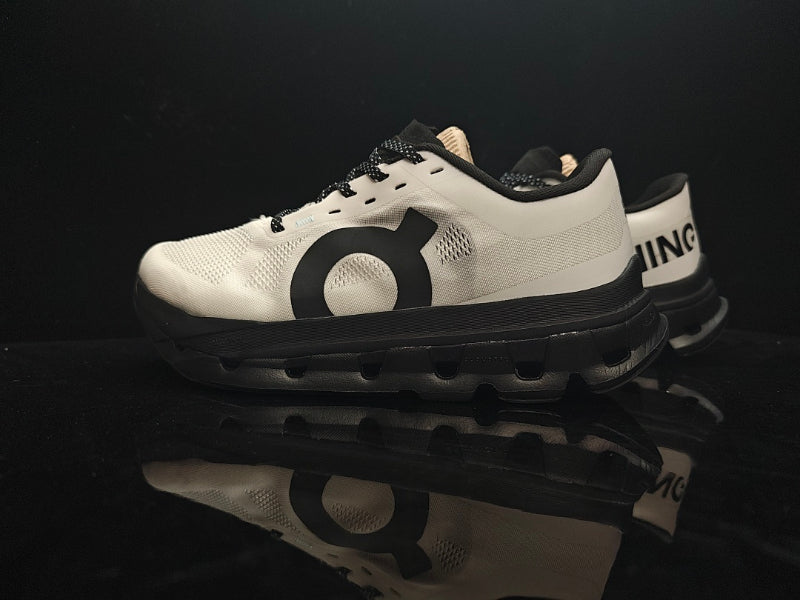 ON Cloudflow 5 ランニングシューズ